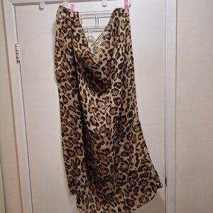LEOPARD PRINT SCARF.